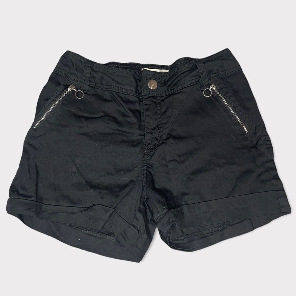 Black shorts / 3/4